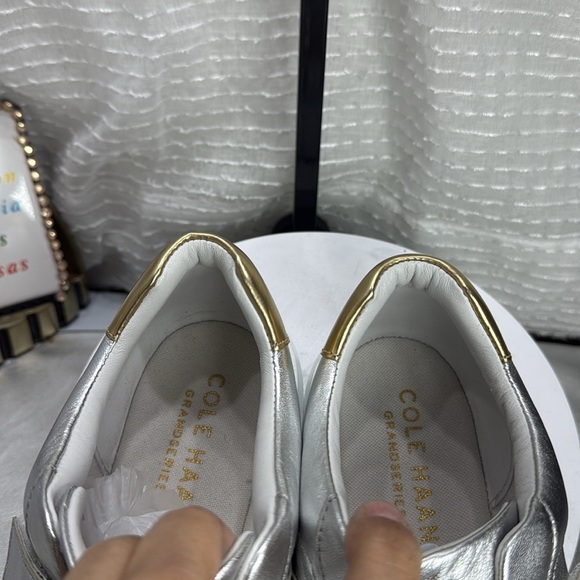 (H) Cole Haan GrandPro Rally Velcro
Sneaker size: Women's 9B - Picture 16 of 16